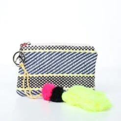 Pochette Plate Nattée à Zip Avec Pompons Multicolores -Accessoires De Mode pdtimg 4613256hd
