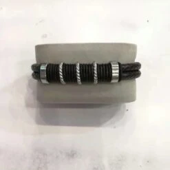 Bracelet Fermoir Magnétique Fait D'une Belle Lanière De Cuir -Accessoires De Mode pdtimg 4706754hd