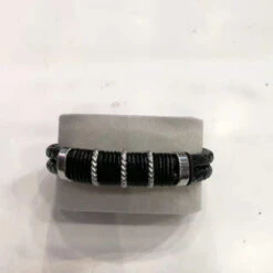 Bracelet Fermoir Magnétique Fait D'une Belle Lanière De Cuir -Accessoires De Mode pdtimg 4706755hd