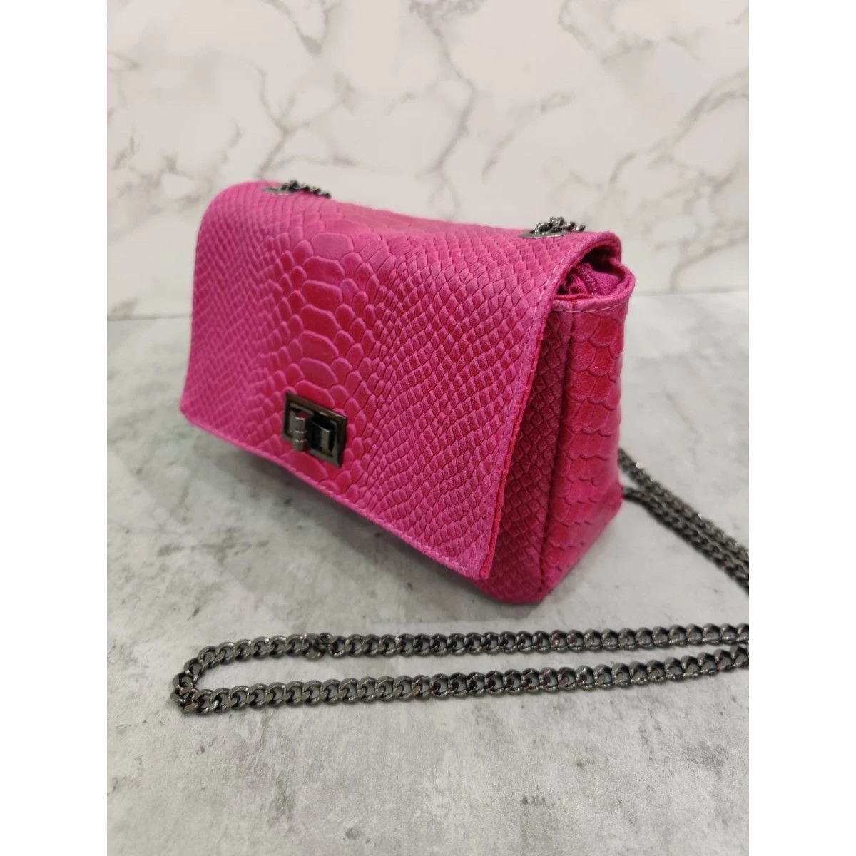 Sac Pochette Porté épaule En Croûte De Cuir Imprimé Python 5 Sac Pochette Porté épaule En Croûte De Cuir Imprimé Python – Image 3