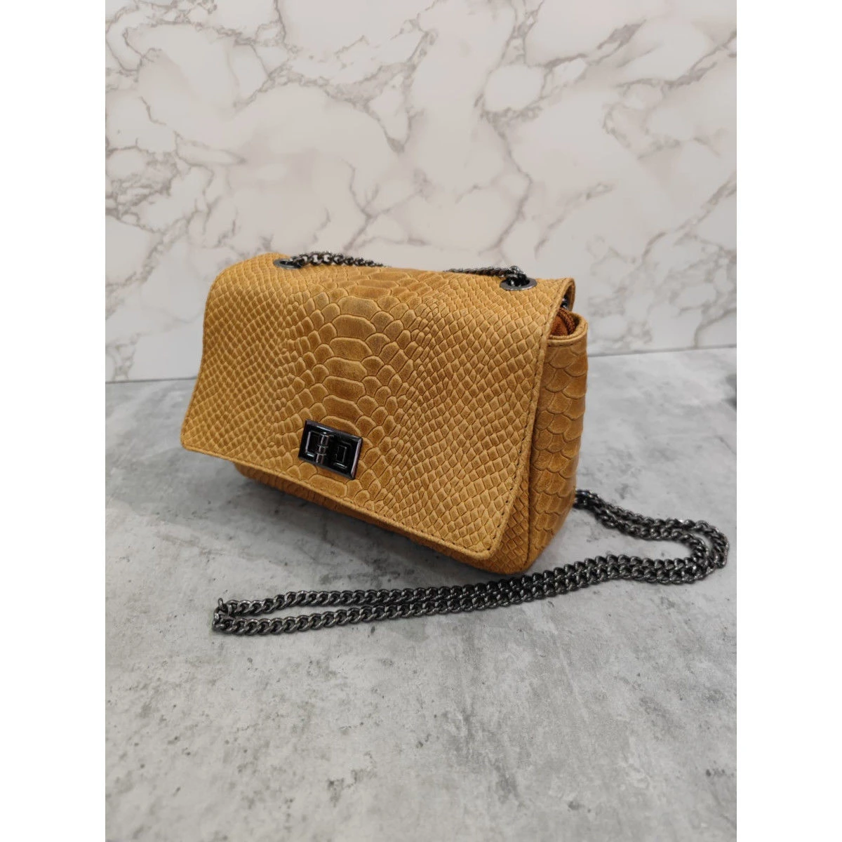 Sac Pochette Porté épaule En Croûte De Cuir Imprimé Python 8 Sac Pochette Porté épaule En Croûte De Cuir Imprimé Python – Image 6