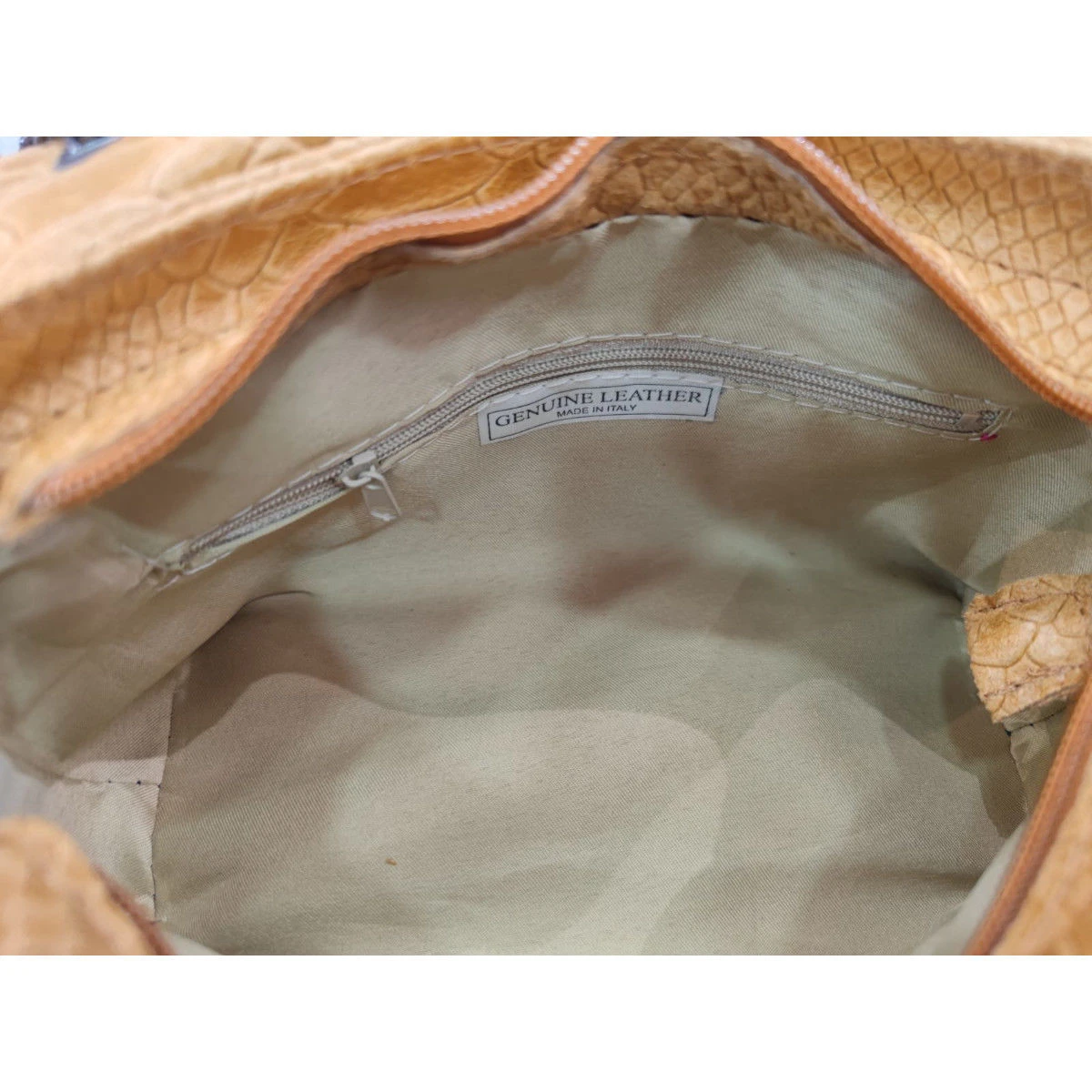 Sac Pochette Porté épaule En Croûte De Cuir Imprimé Python 10 Sac Pochette Porté épaule En Croûte De Cuir Imprimé Python – Image 8