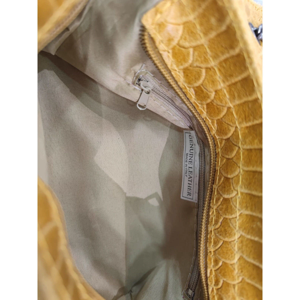 Sac Pochette Porté épaule En Croûte De Cuir Imprimé Python 12 Sac Pochette Porté épaule En Croûte De Cuir Imprimé Python – Image 10