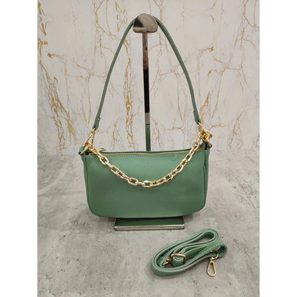 Pochette Zippée Cuir Grainé Avec Poignée En Chaîne Dorée 21 Pochette Zippée Cuir Grainé Avec Poignée En Chaîne Dorée – Image 19