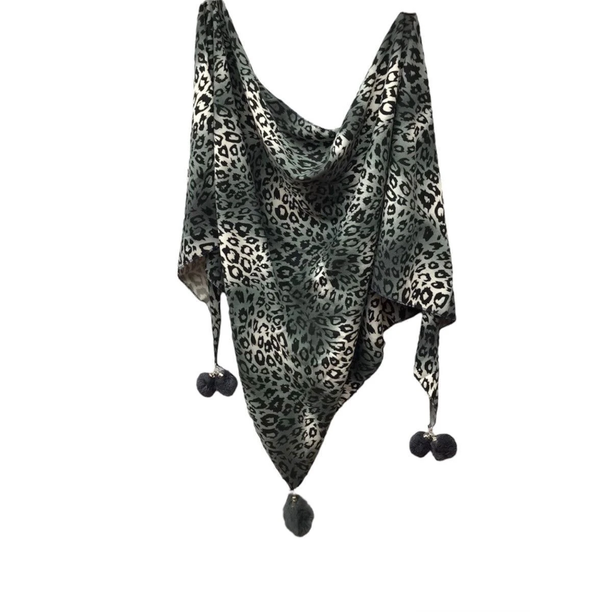 Écharpe Triangle à Imprimé Léopard Avec 3 Pompons Coloris MIX 6 Écharpe Triangle à Imprimé Léopard Avec 3 Pompons Coloris MIX – Image 4