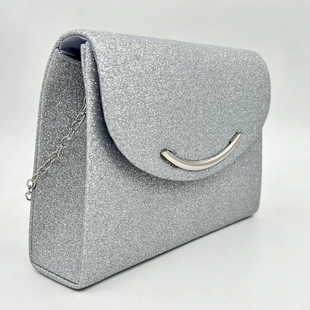 Pochette Soirée Avec Accents Scintillants à Rabat Aimanté 6 Pochette Soirée Avec Accents Scintillants à Rabat Aimanté – Image 4