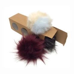 Pompons Fausse Fourrure De Marmotte ( 1 Pompon Bleu Ciel Et 2 Pompons De Couleurs Aléatoires)
