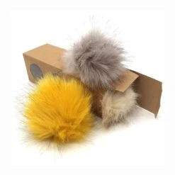 Pompons Fausse Fourrure De Marmotte ( 1 Pompon Gris Clair Et 2 Pompons De Couleurs Aléatoires)