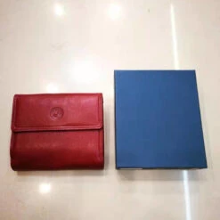 Joli Portefeuille Conçue En Cuir De Vachette Rouge Avec Protection Anti Piratage