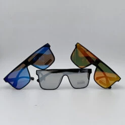 Lunettes De Soleil De Forme Carrées Avec Verres Miroités