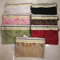 Pochette Customisée Bande Ethnique Avec Des Pompons