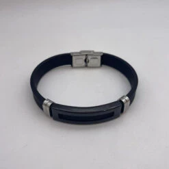 Bracelet Caoutchouc Avec Plaque Rectangulaire Noire
