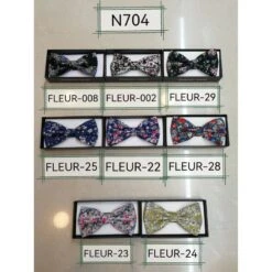 Noeud Papillon Dans Un Tissu Rehaussé D'un Imprimé Floral