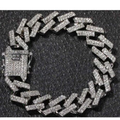 Bracelet à Structure Argenté Pavé De Cristaux Incolores