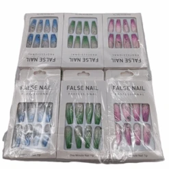 Faux Ongles Long En Design Dégradé Dans Un Joli Motif