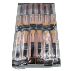 Pinceaux De Maquillage Pour Appliquer Un Fond De Teint