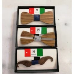 Noeud Papillon En Bois Avec Une Bande Centrale En Tissu