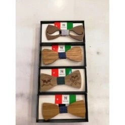 Noeud Papillon Bois Ajouré Décoré Au Centre D'un Ruban