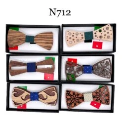 Noeud Papillon En Bois Décoré D'un Tissu Au Milieu