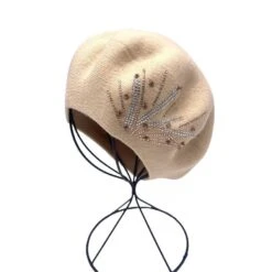 Béret Orné De Strass Et Bijoux Tricoté Acrylique Beige