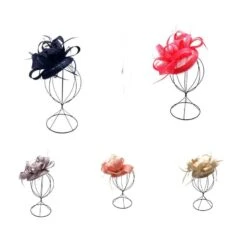 Bibi De Cérémonie Base Ronde En Sisal à Rubans Et Plumes Coloris MIX