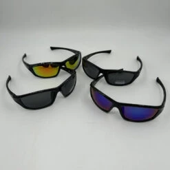 Lunettes De Soleil Dotées De Verres Avec Un Effet Miroir