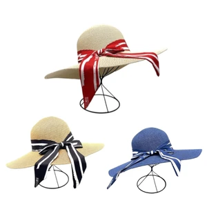 Grand Chapeau Rond à Bords Très Larges Orné D’un Ruban 3 Grand Chapeau Rond à Bords Très Larges Orné D’un Ruban