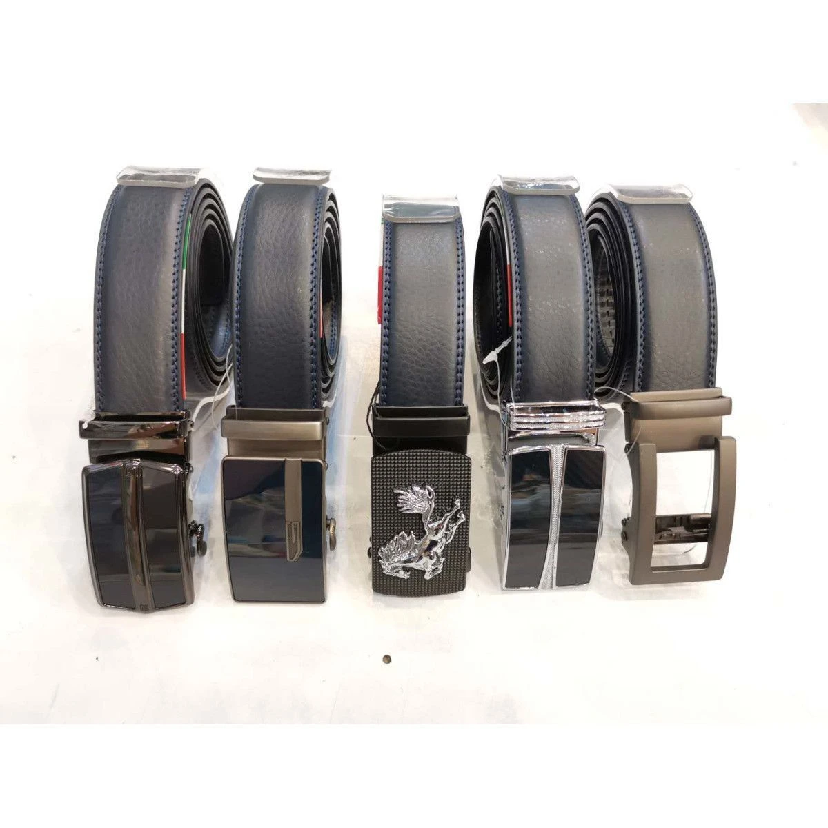 Ceinture Croûte De Cuir Avec Une Boucle Automatique Métal 3 Ceinture Croûte De Cuir Avec Une Boucle Automatique Métal