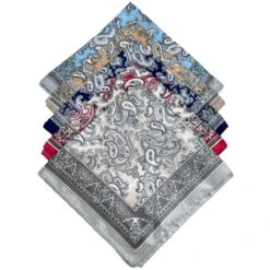 Bandana Carré Effet Satiné Habillé De Motifs Paisley