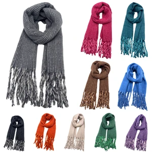 Écharpe Longue à Franges Tricotée En Maille Brillante 3 Écharpe Longue à Franges Tricotée En Maille Brillante